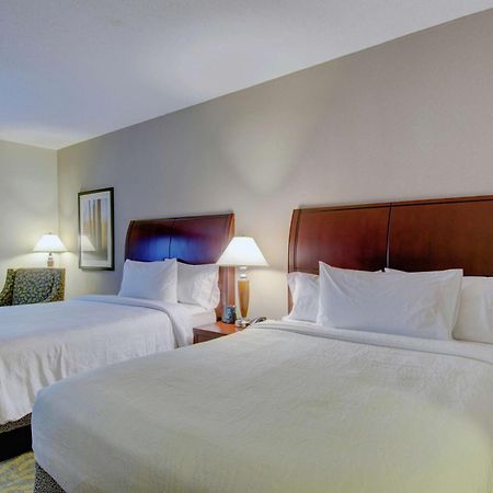 Hilton Garden Inn Norwalk Bagian luar foto
