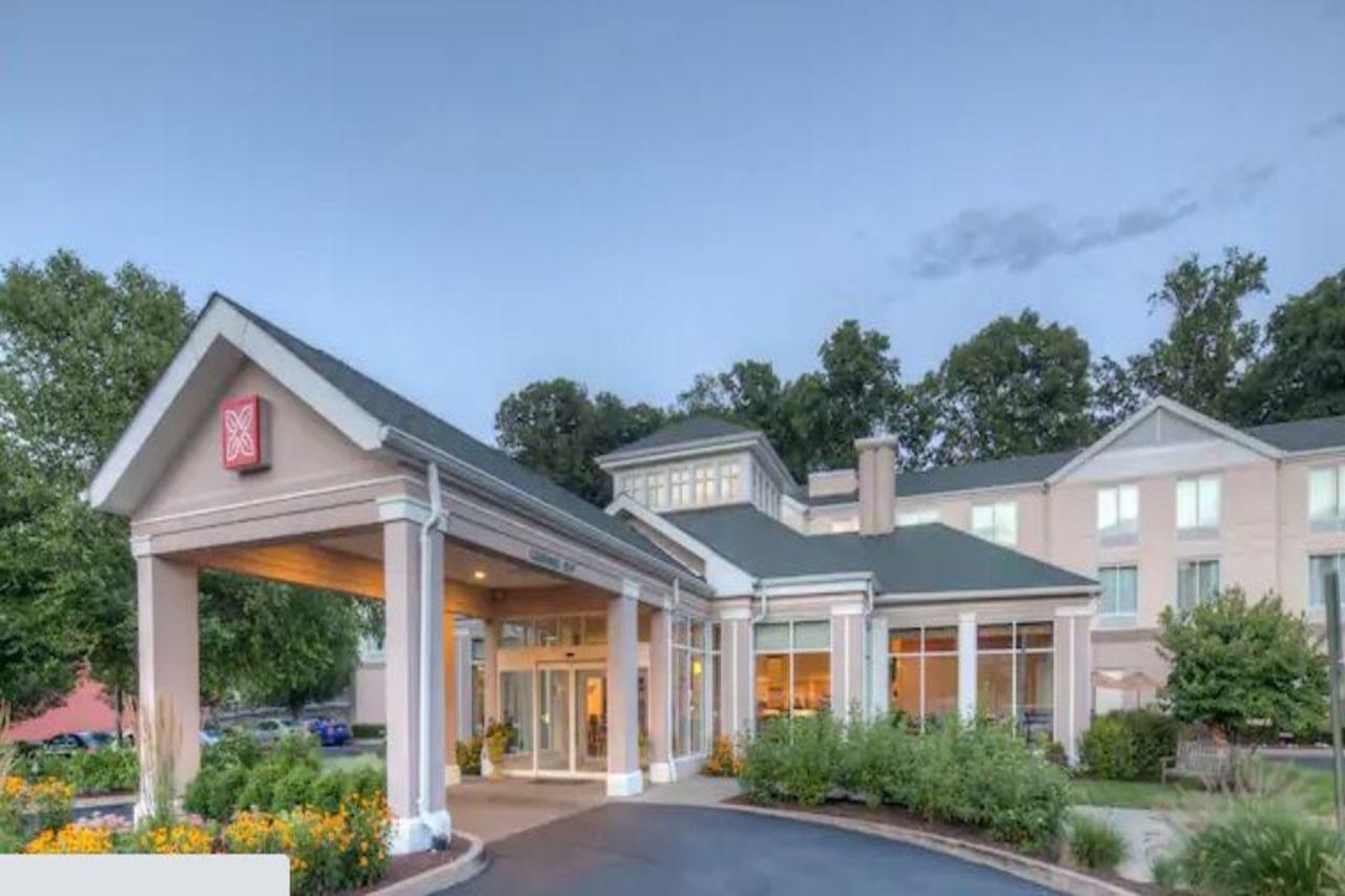 Hilton Garden Inn Norwalk Bagian luar foto
