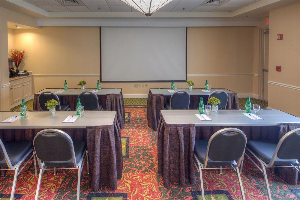 Hilton Garden Inn Norwalk Bisnis foto