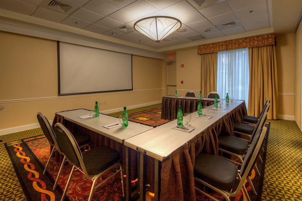 Hilton Garden Inn Norwalk Bisnis foto