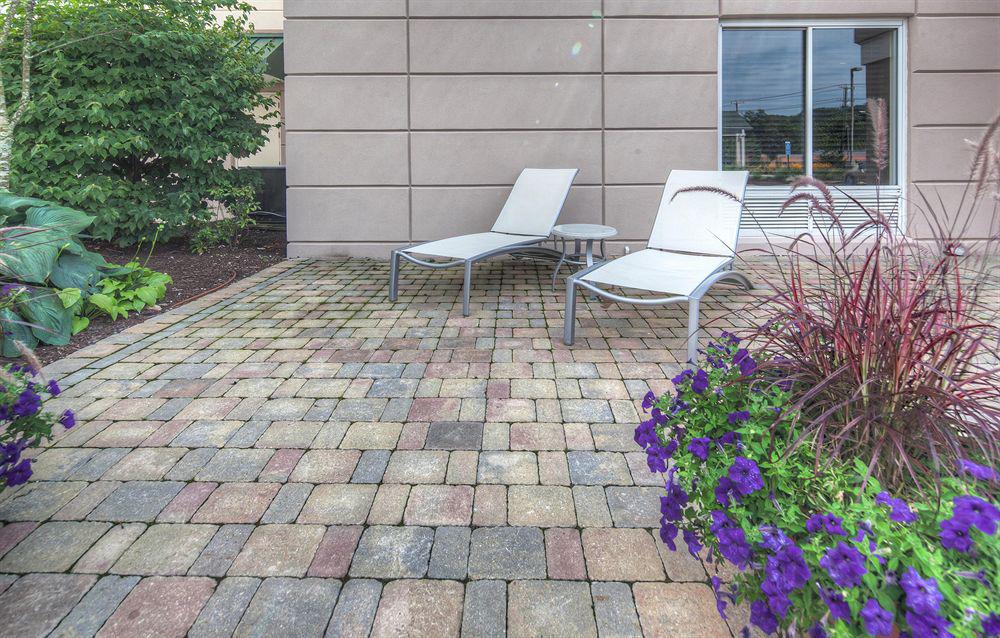 Hilton Garden Inn Norwalk Bagian luar foto