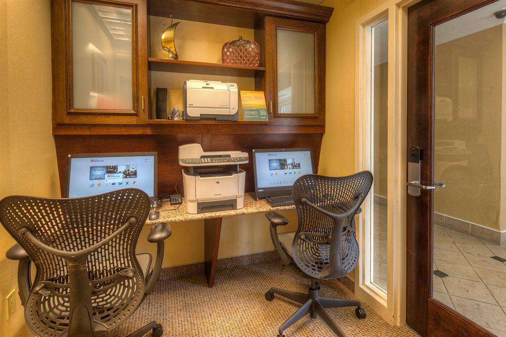 Hilton Garden Inn Norwalk Bagian luar foto