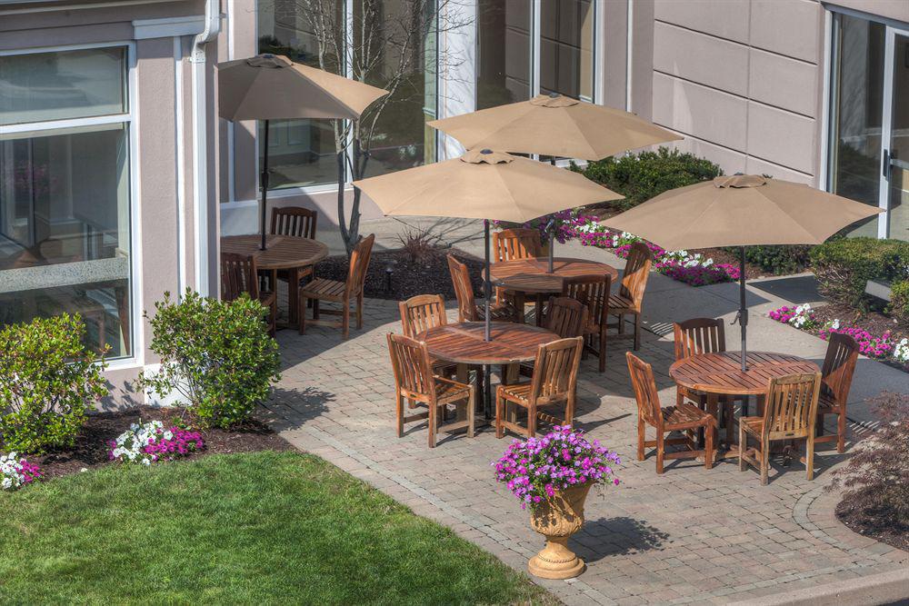 Hilton Garden Inn Norwalk Bagian luar foto