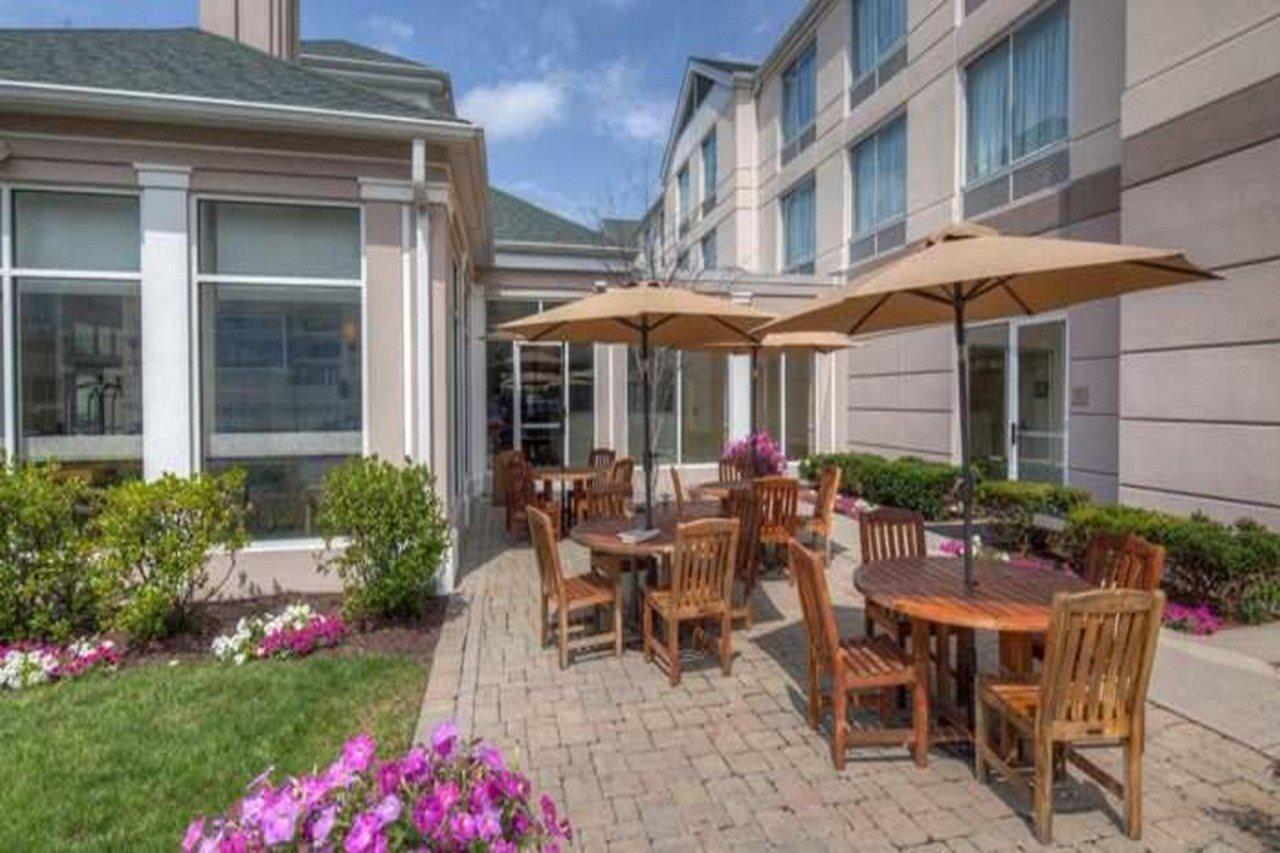 Hilton Garden Inn Norwalk Bagian luar foto