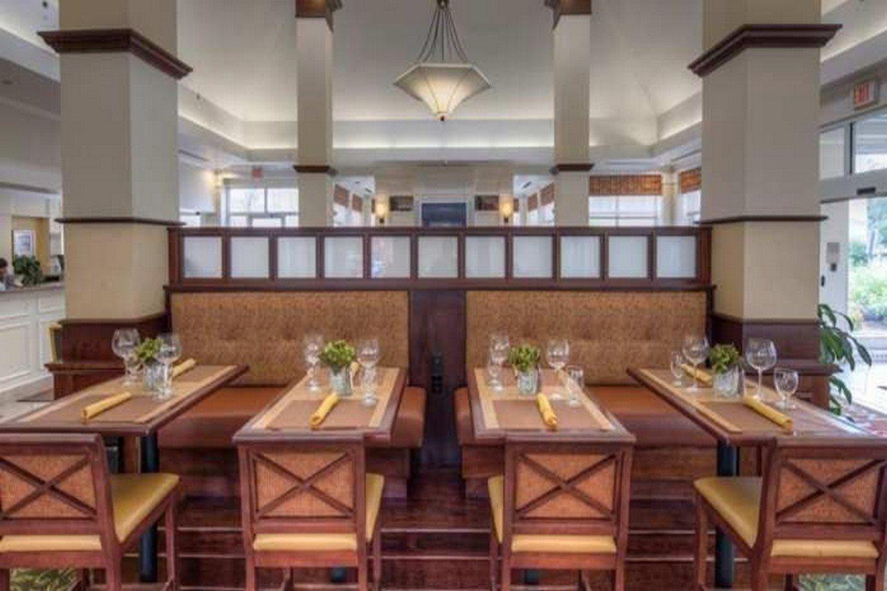 Hilton Garden Inn Norwalk Bagian luar foto