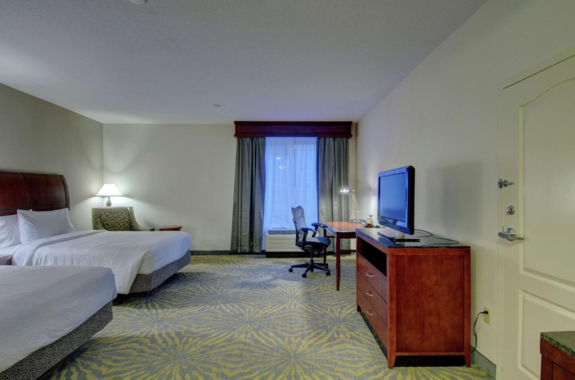 Hilton Garden Inn Norwalk Bagian luar foto