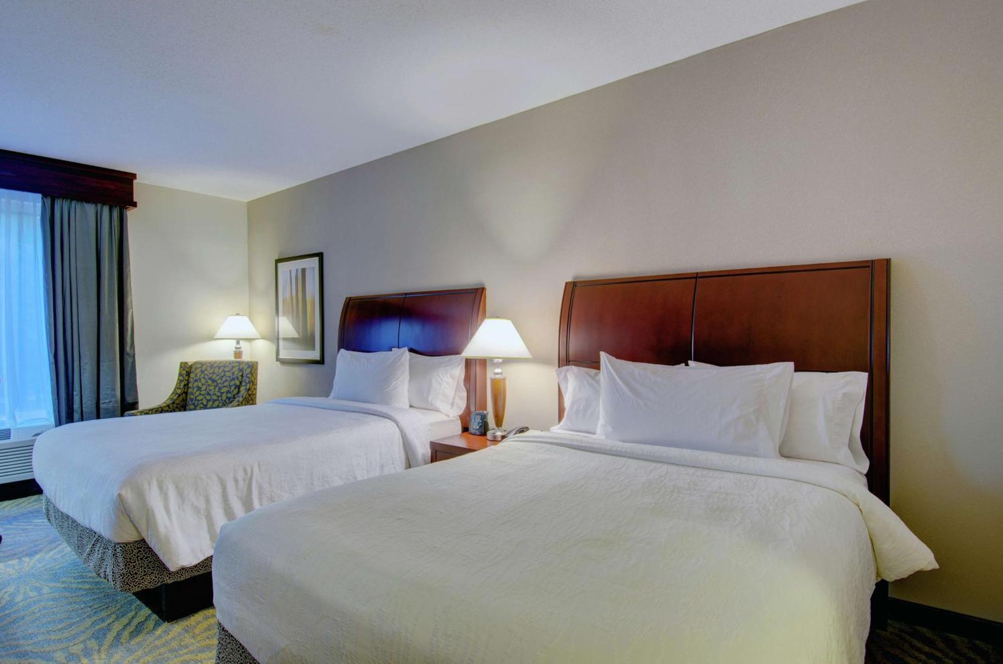 Hilton Garden Inn Norwalk Bagian luar foto