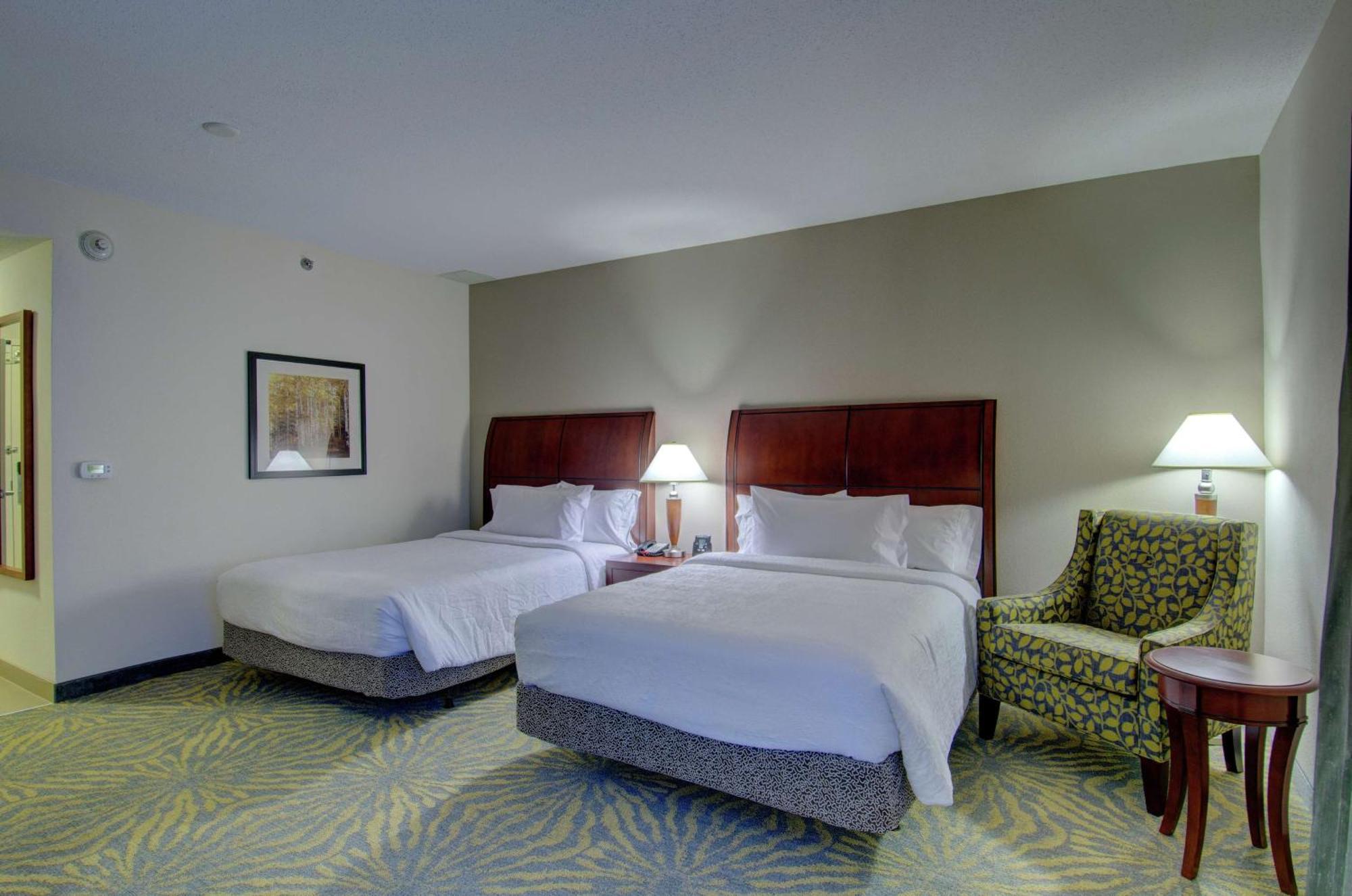 Hilton Garden Inn Norwalk Bagian luar foto