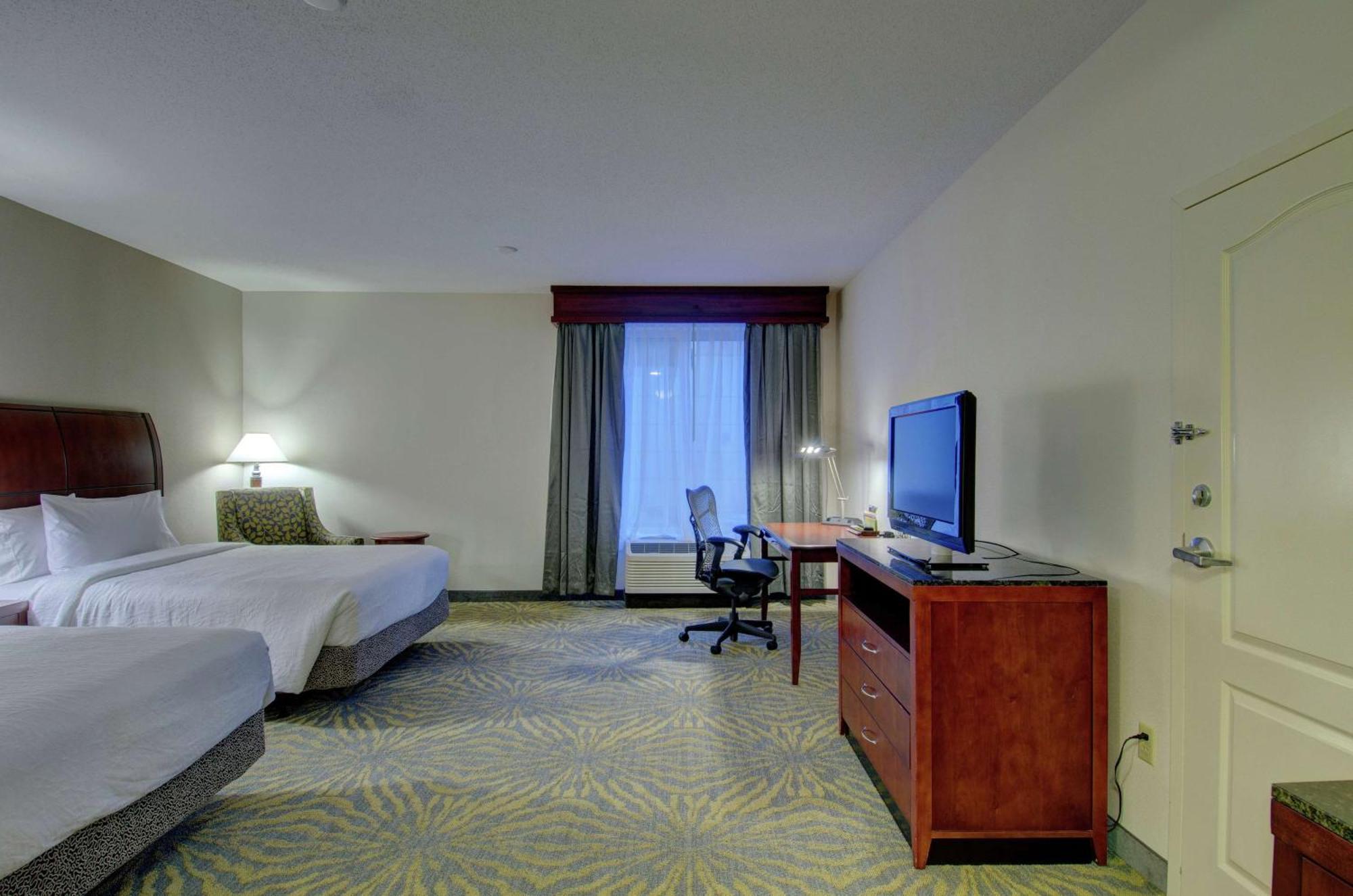 Hilton Garden Inn Norwalk Bagian luar foto
