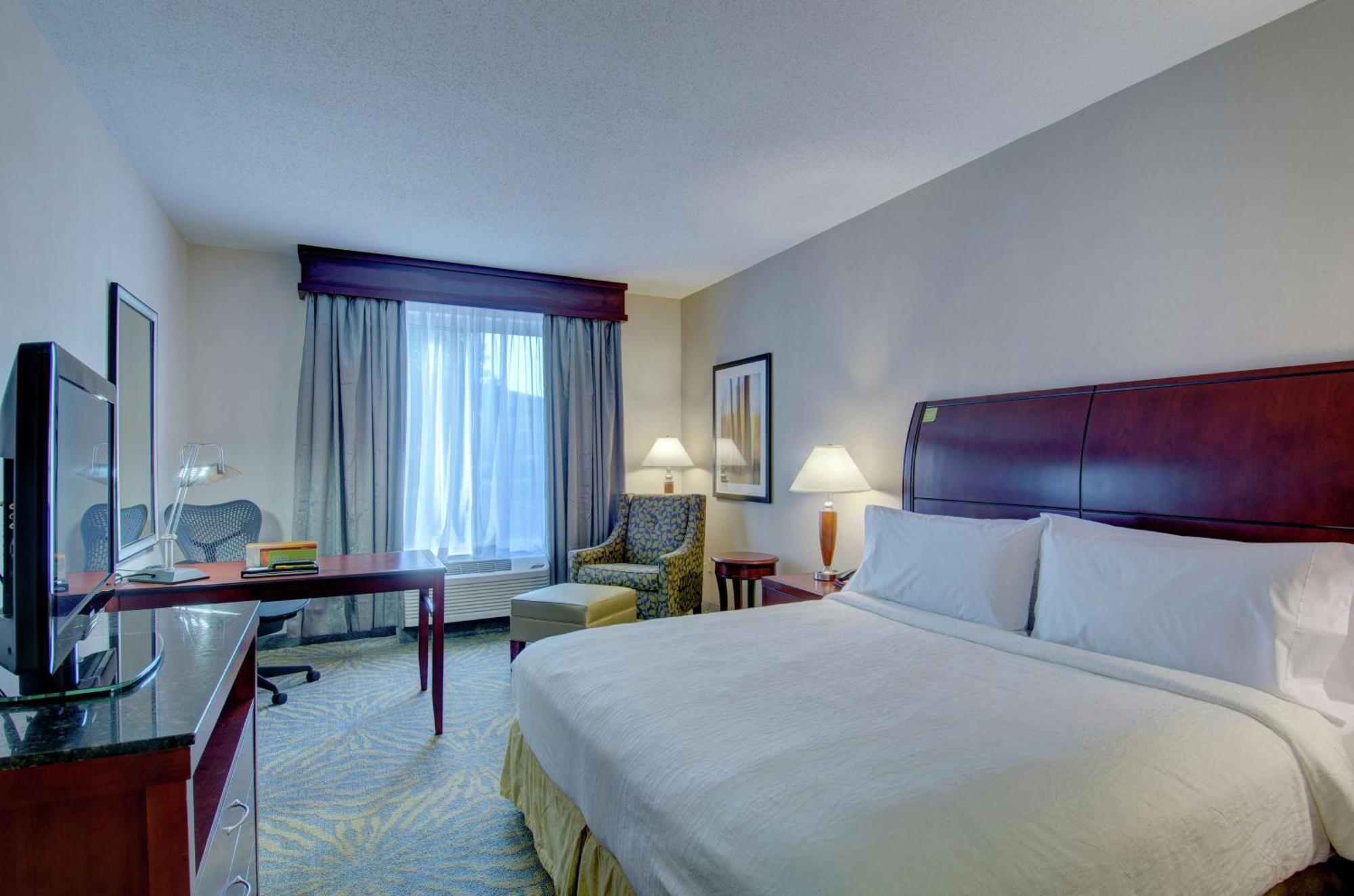 Hilton Garden Inn Norwalk Bagian luar foto