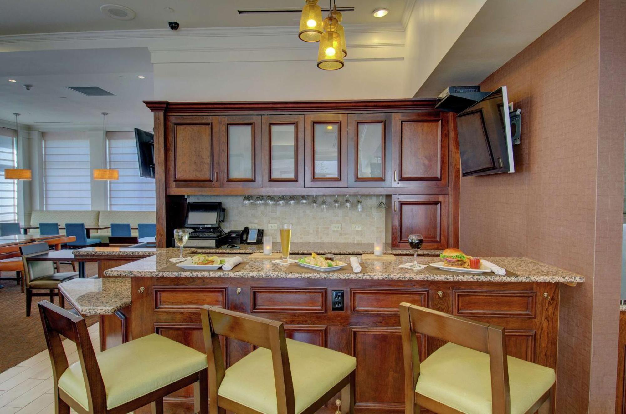 Hilton Garden Inn Norwalk Bagian luar foto