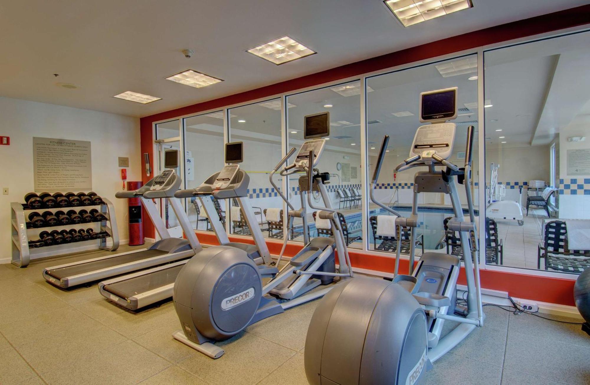 Hilton Garden Inn Norwalk Bagian luar foto