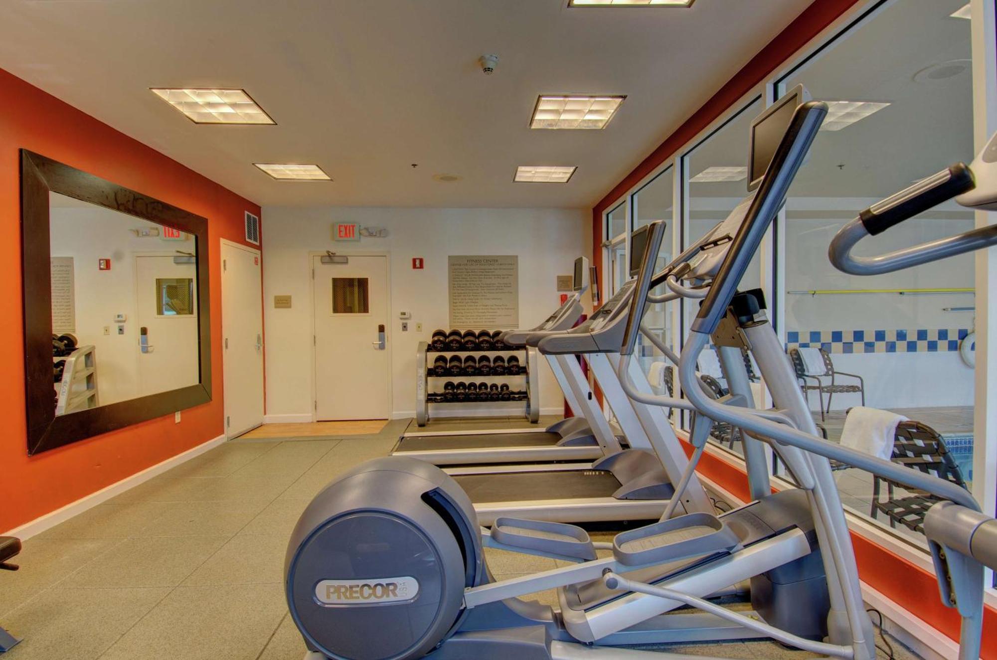 Hilton Garden Inn Norwalk Bagian luar foto