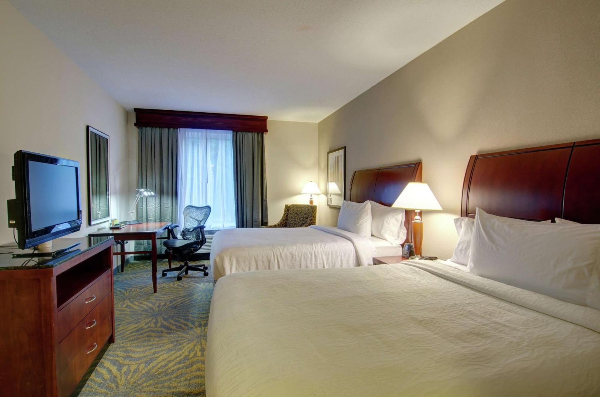 Hilton Garden Inn Norwalk Bagian luar foto