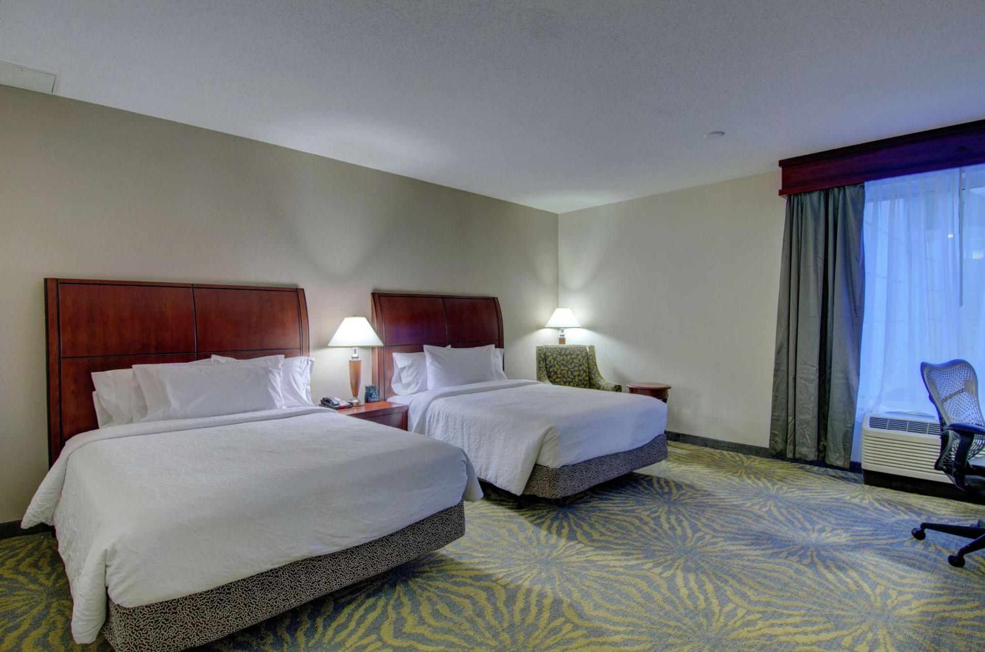 Hilton Garden Inn Norwalk Bagian luar foto