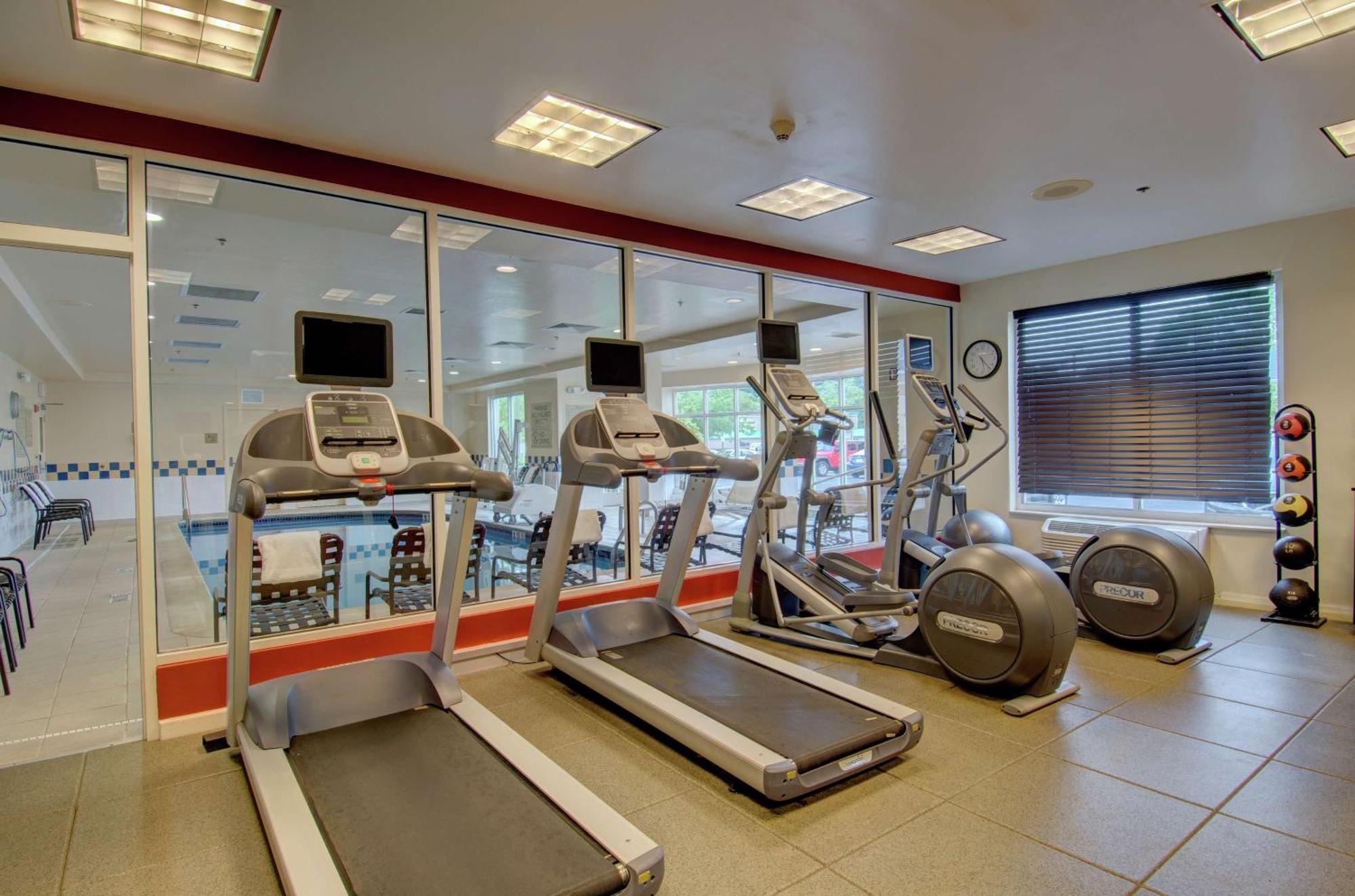 Hilton Garden Inn Norwalk Bagian luar foto