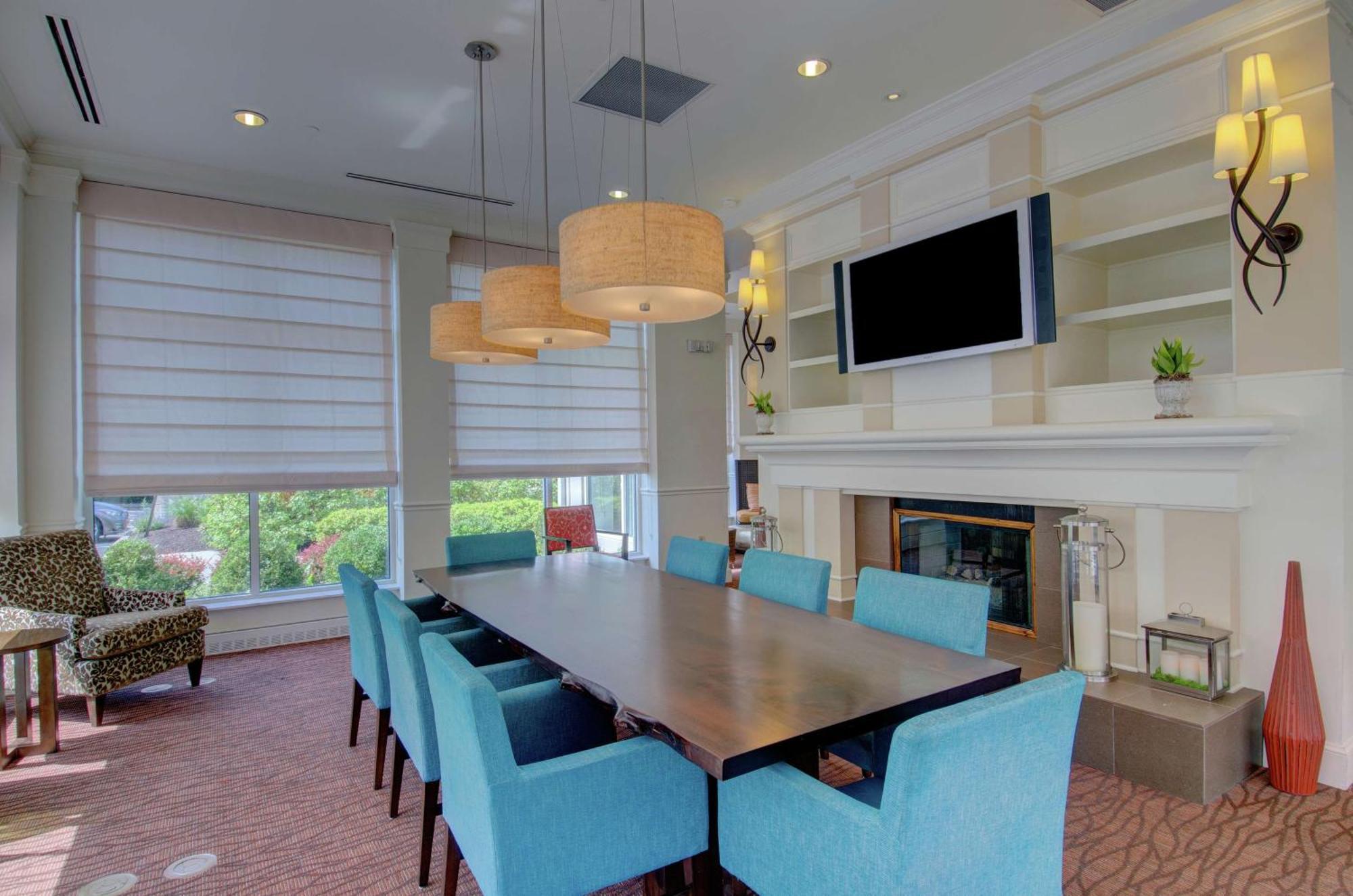 Hilton Garden Inn Norwalk Bagian luar foto