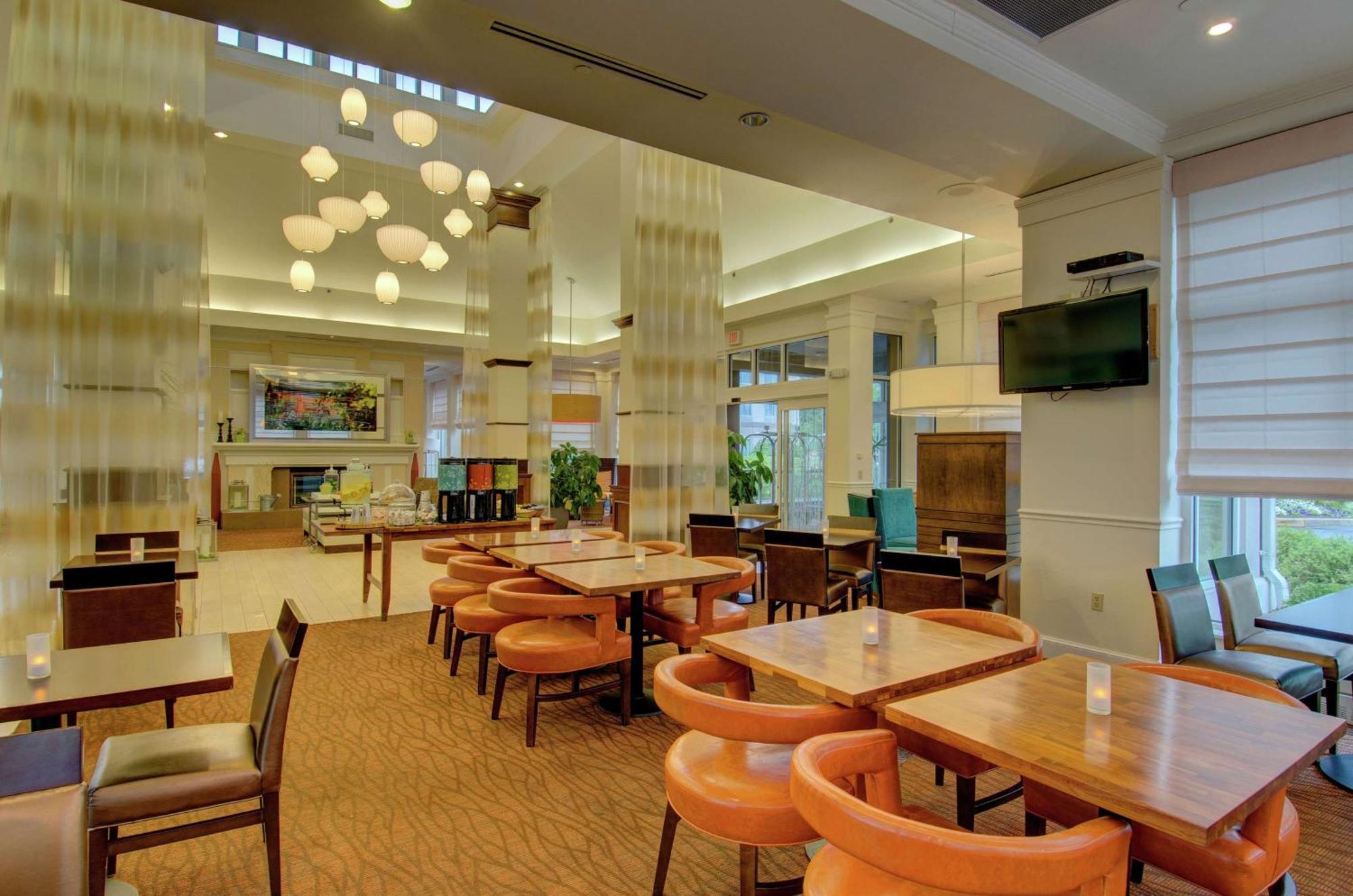 Hilton Garden Inn Norwalk Bagian luar foto
