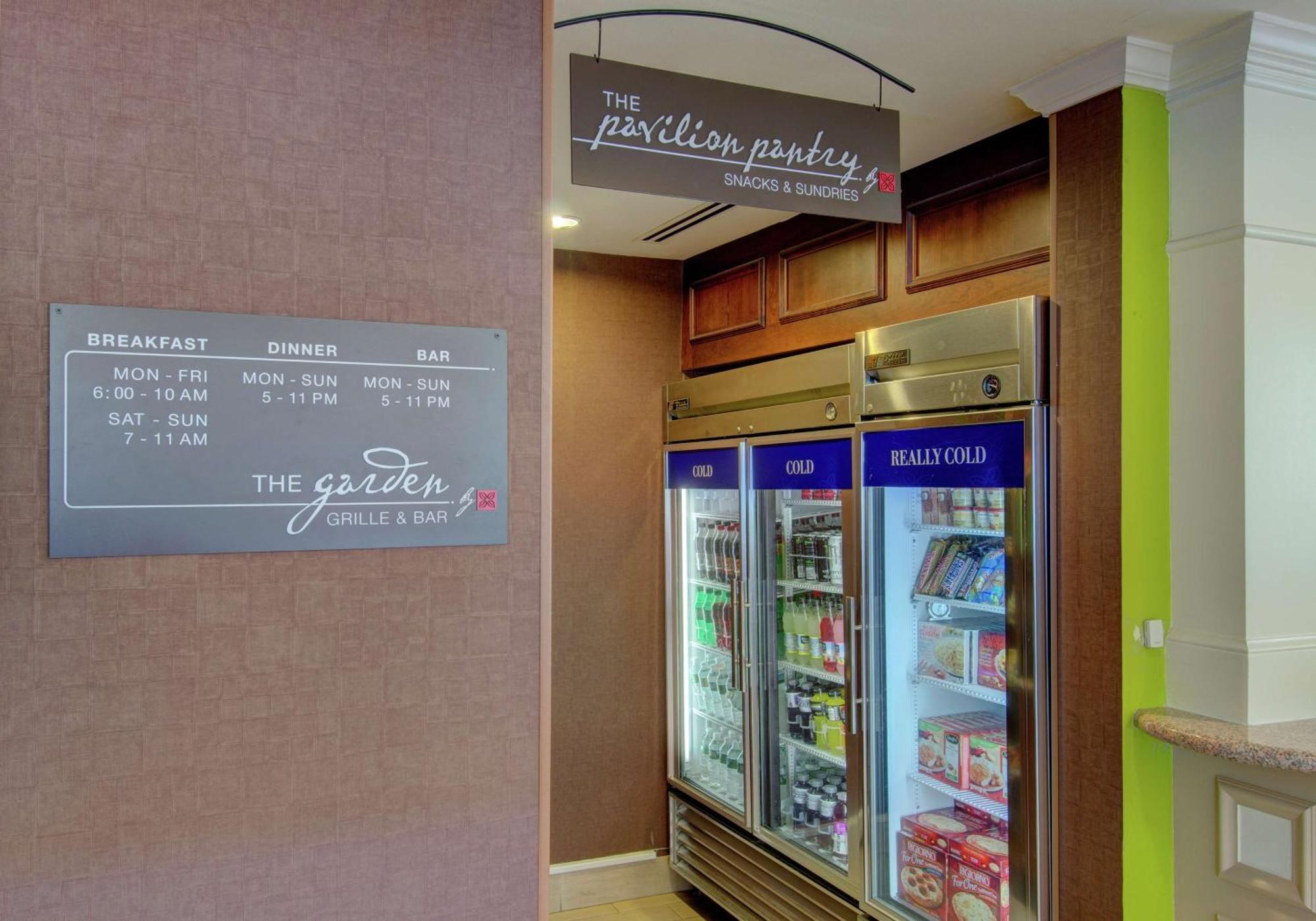 Hilton Garden Inn Norwalk Bagian luar foto