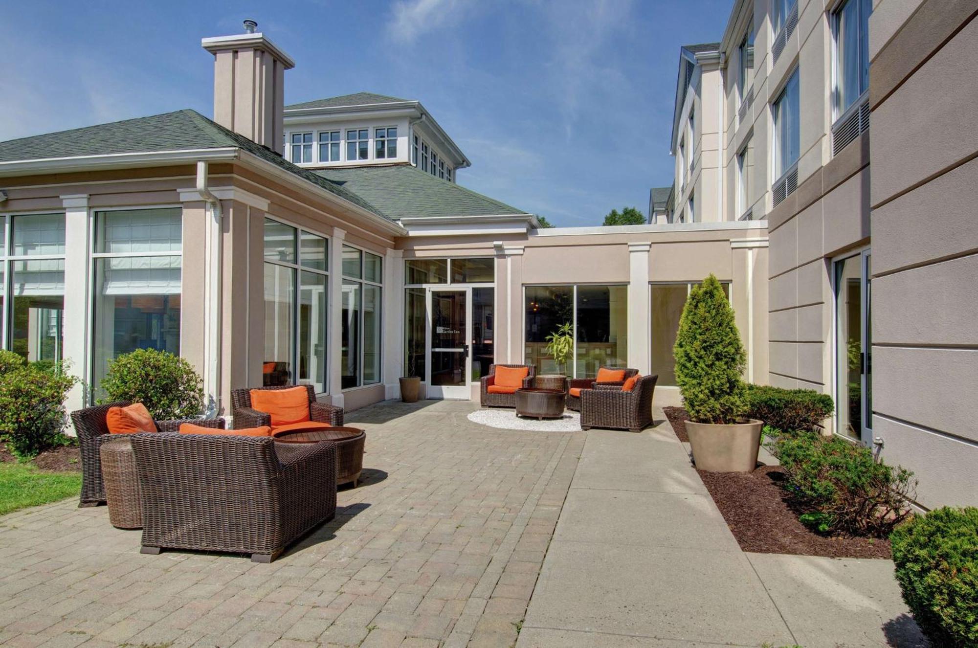 Hilton Garden Inn Norwalk Bagian luar foto