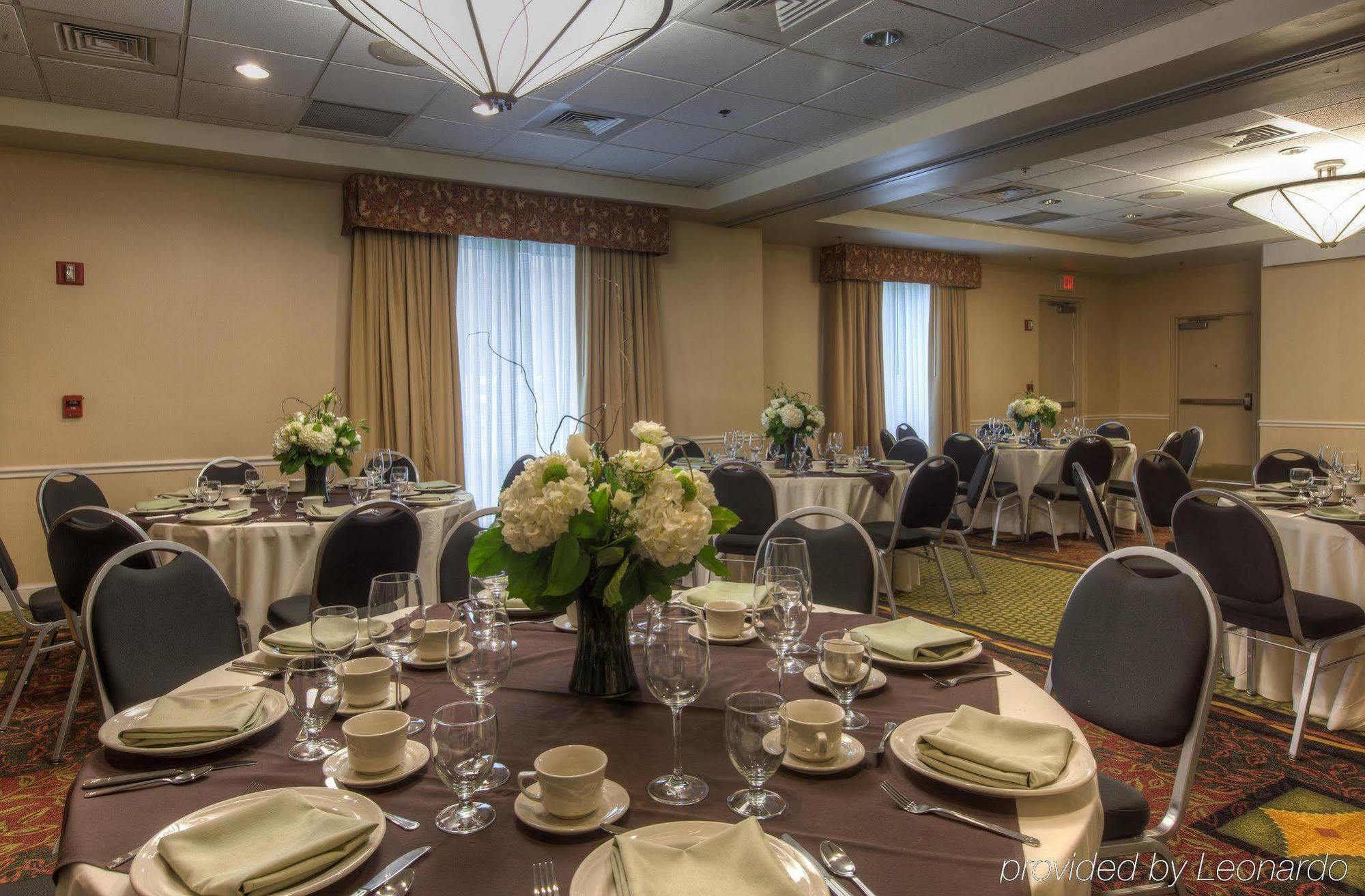 Hilton Garden Inn Norwalk Restoran foto