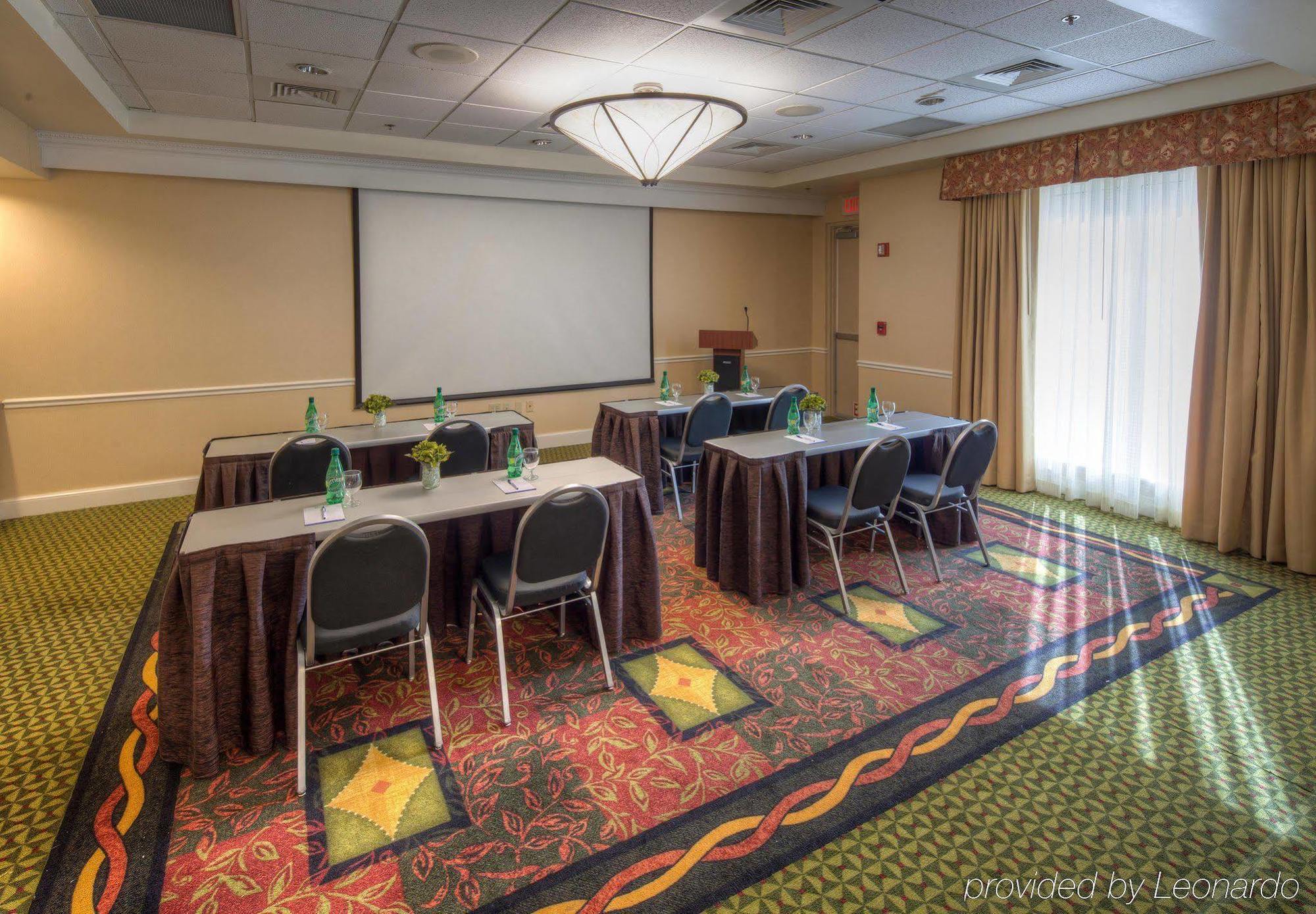 Hilton Garden Inn Norwalk Bisnis foto
