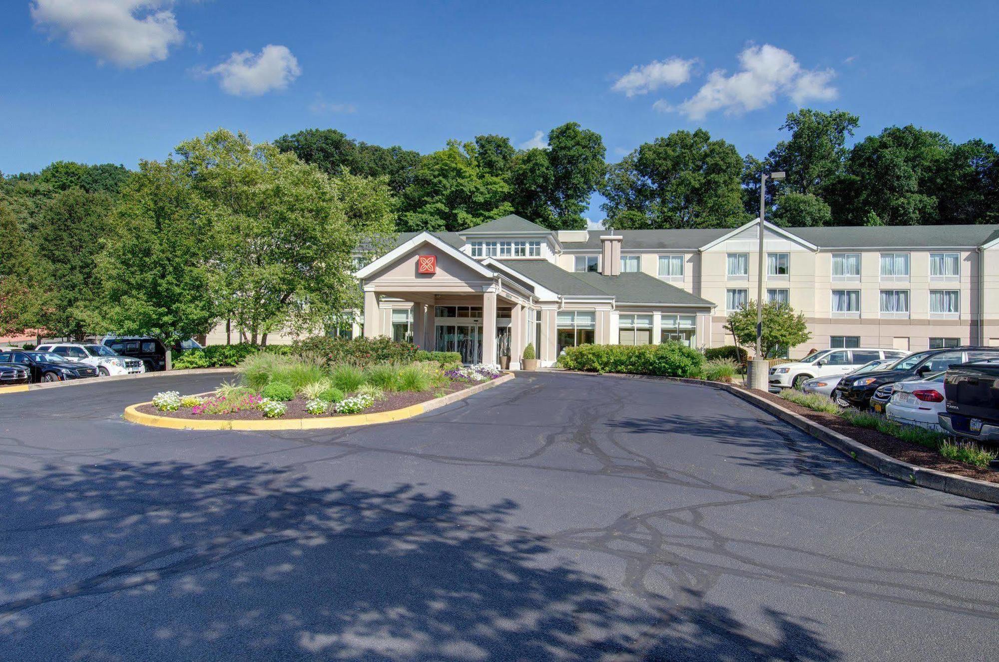 Hilton Garden Inn Norwalk Bagian luar foto